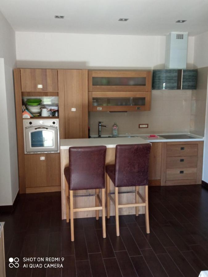Apartment Verano Njivice Exteriör bild
